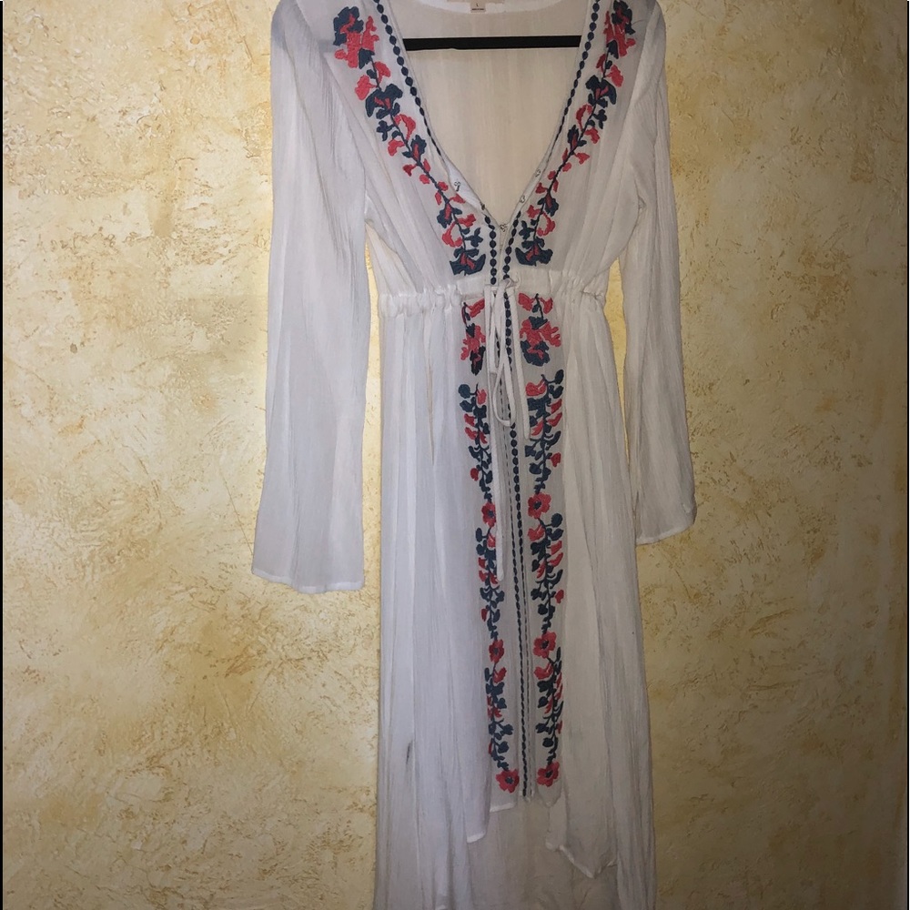 Floral white sun dress 🌷